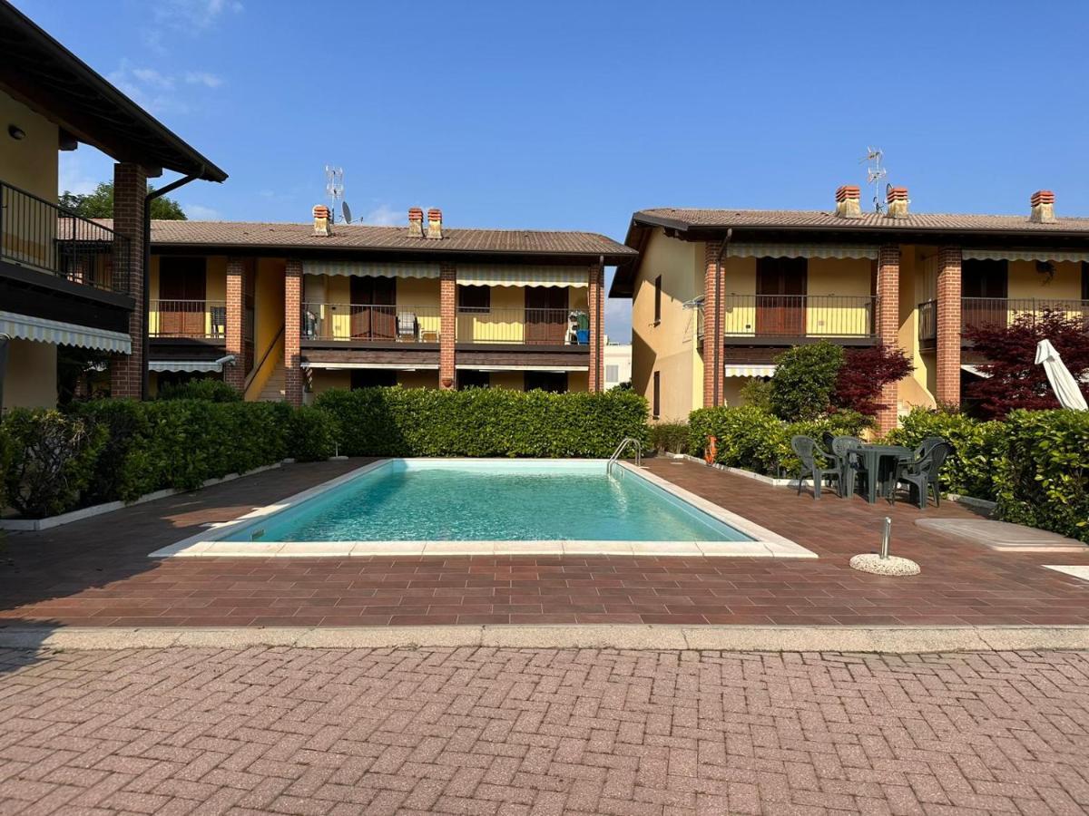 Pool - Marge Apartment - By Host4U Padenghe sul Garda Exterior photo